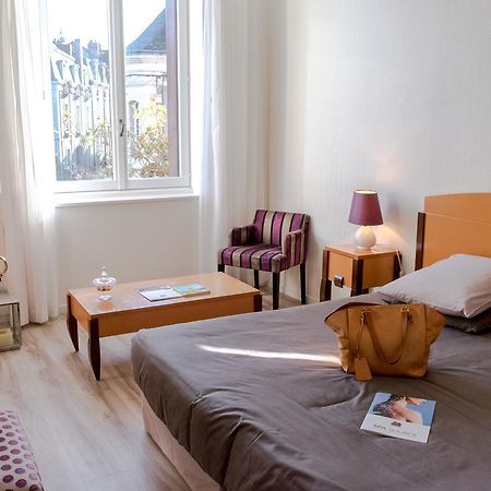 Logis Hotel Saint-Roch Pleumartin Exterior foto