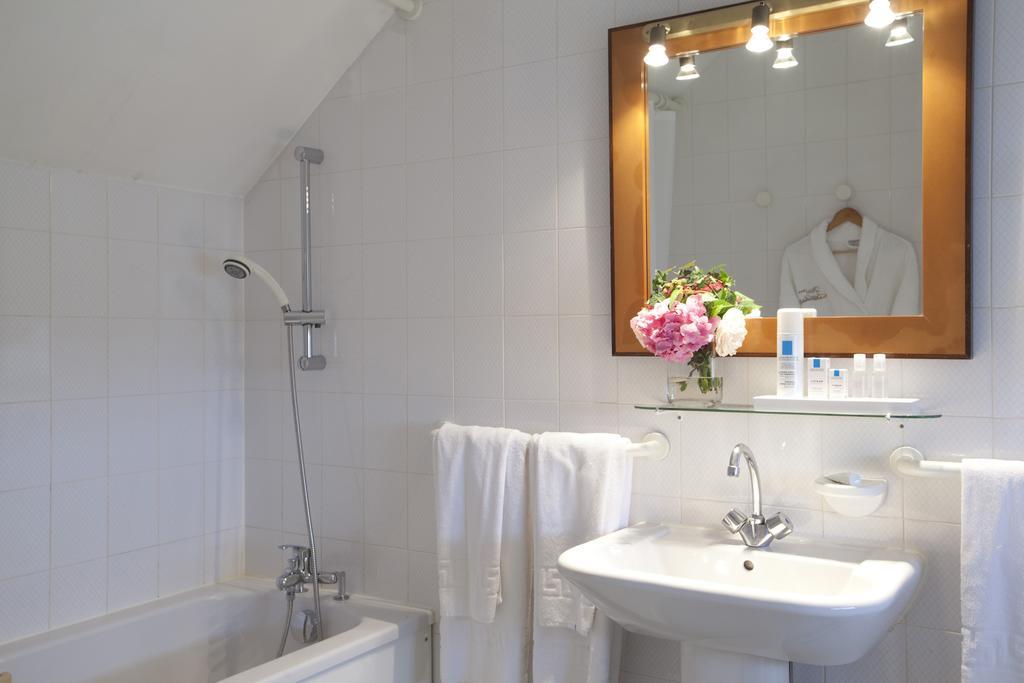 Logis Hotel Saint-Roch Pleumartin Quarto foto